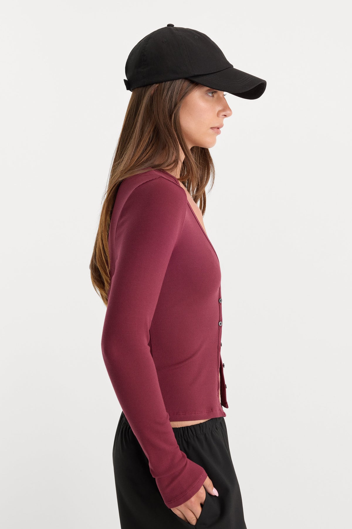 THE RIB V NECK CARDIGAN | BERRY NOIR