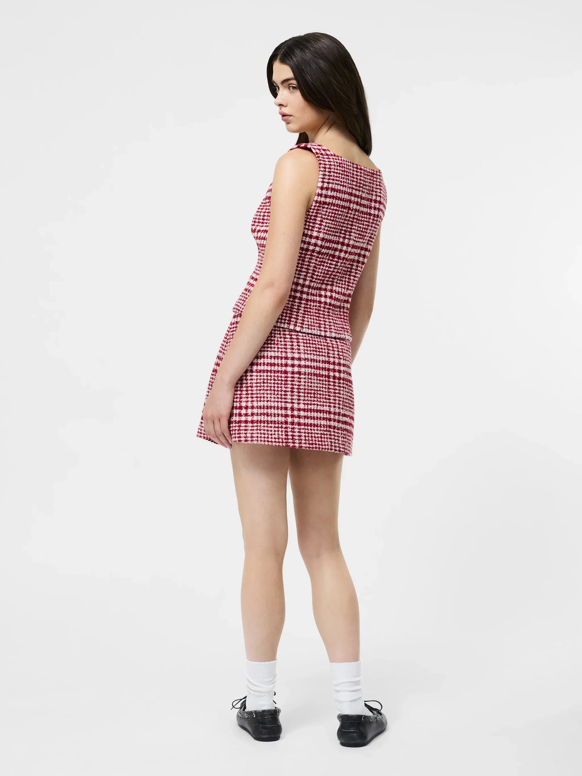 SQUARE NECK SLEEVELESS TOP