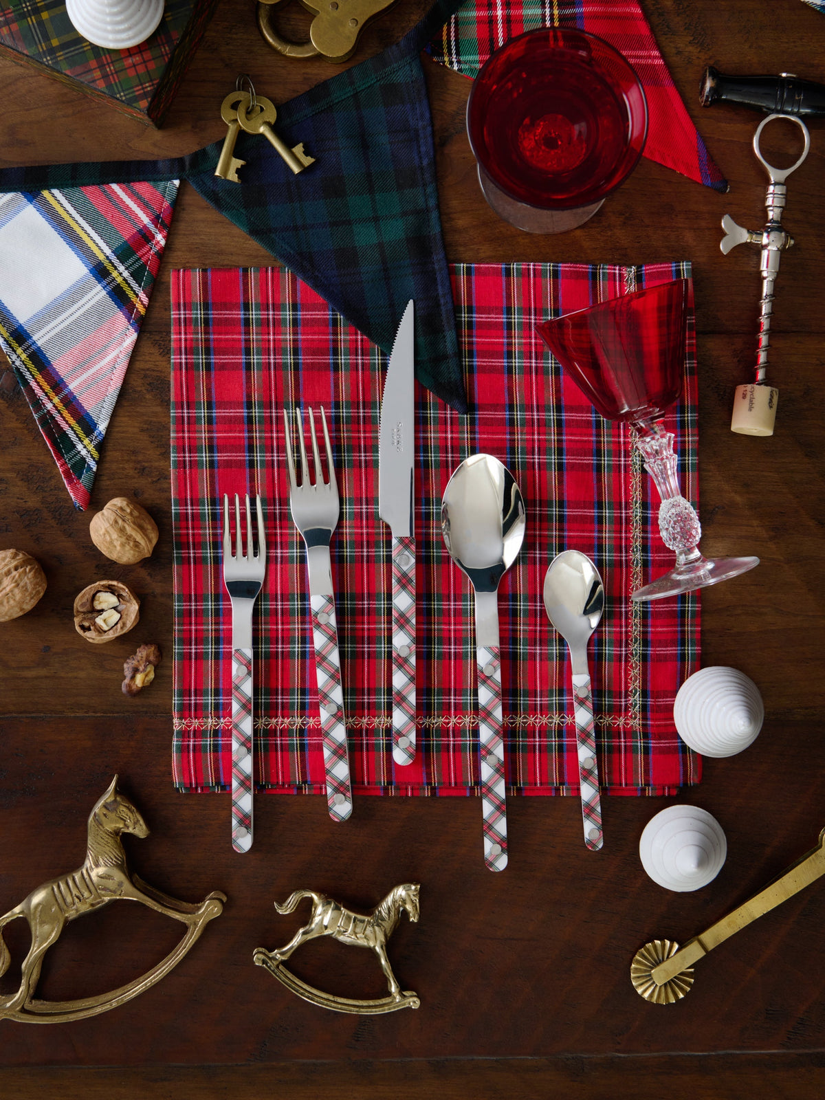 Sabre Paris Bistro White Tartan 5 Piece Place Setting