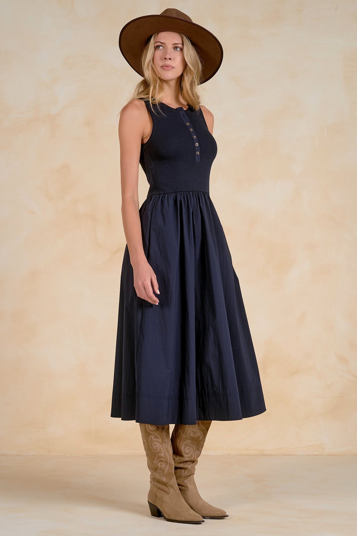 SLEEVELESS DRESS